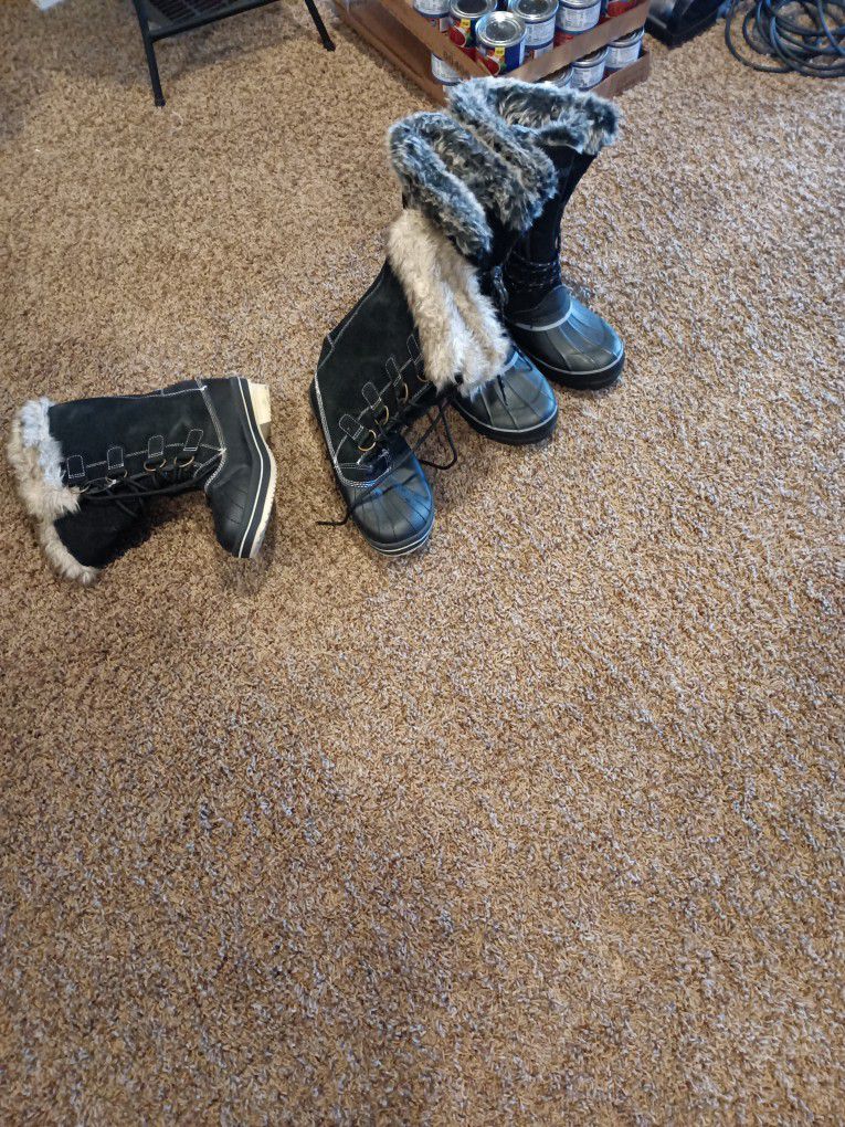 Women Snow Boots Size 7 N Other Pair 8 25.00 Each Pair