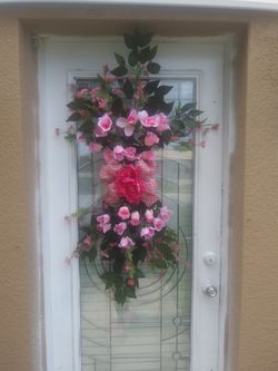 Tulip pink swag wreath