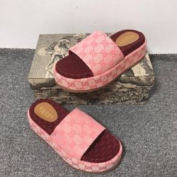 Gucci woman slides 