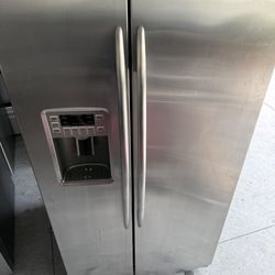 (Price is $200)GE Refrigerator