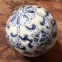Chinoiserie Ceramic Cobalt Blue White Carpet Ball