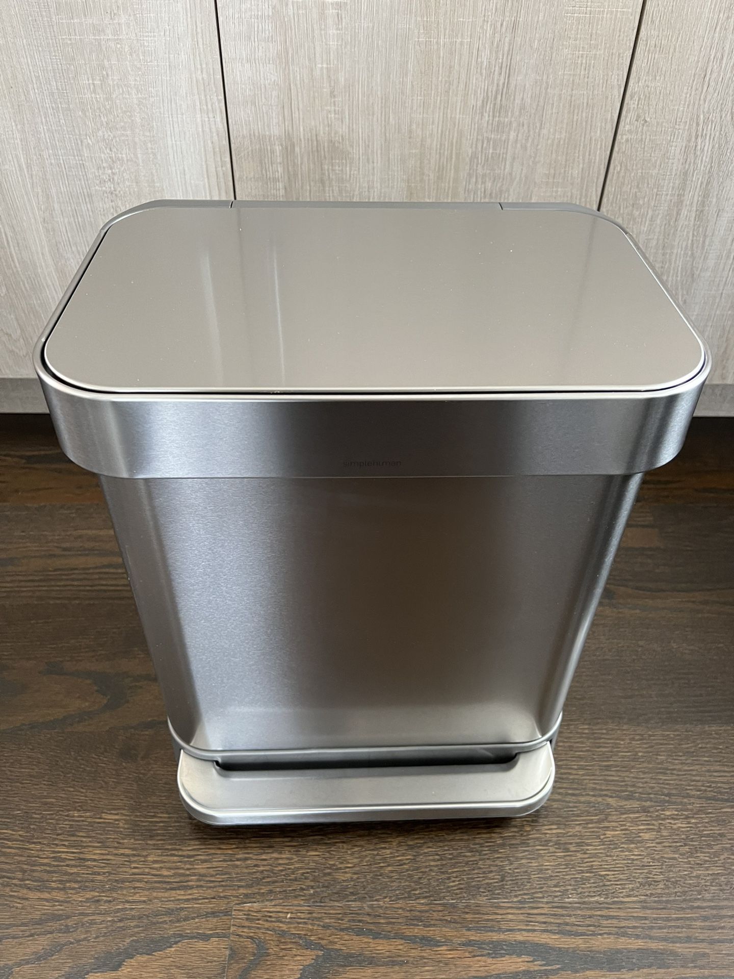 SIMPLEHUMAN 30L TRASH CAN