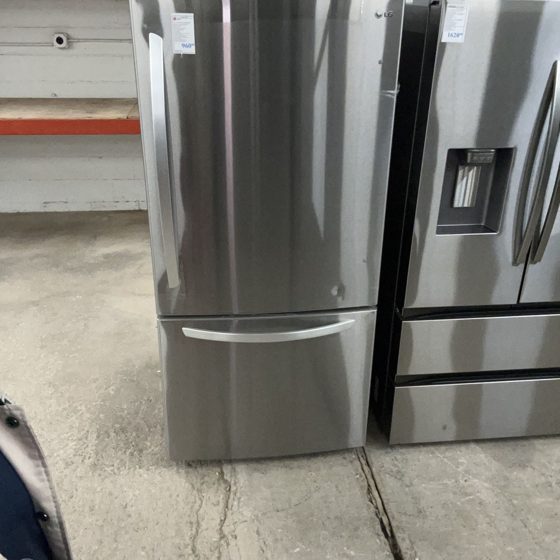 26 Ft.³ Bottom Freezer Refrigerator Lg