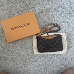 Louis Vuitton Crossbody for Sale in Phoenix, AZ - OfferUp