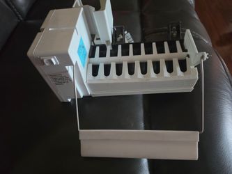 Ice maker for Frigidaire Refrigerator Freezer model PHSC39EHSSO