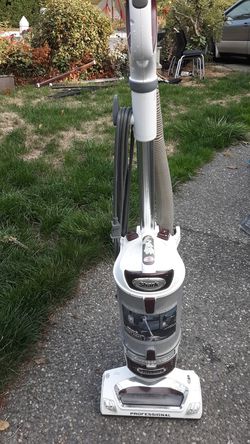 SHARK WHITE PROFESSIONAL VACUUM CLEANER WITH ATTACHMENTS
