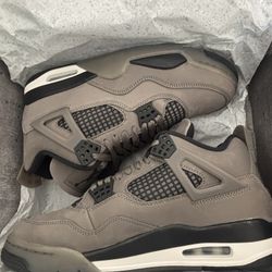Air Jordan 4 Retro Size 9.5 New
