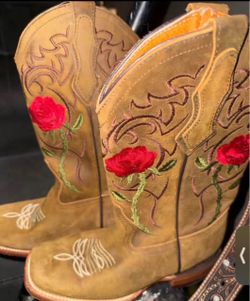 Size 5 Cowgirl Square Toe Boots