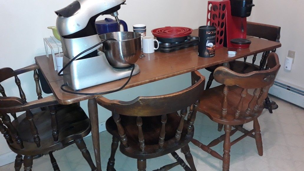 Kitchen table w/4 chairs