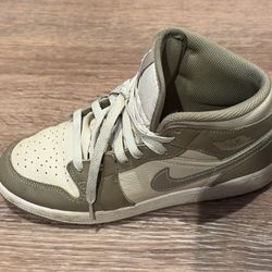 Jordan 1 Mid Desert Brown 6.5Y