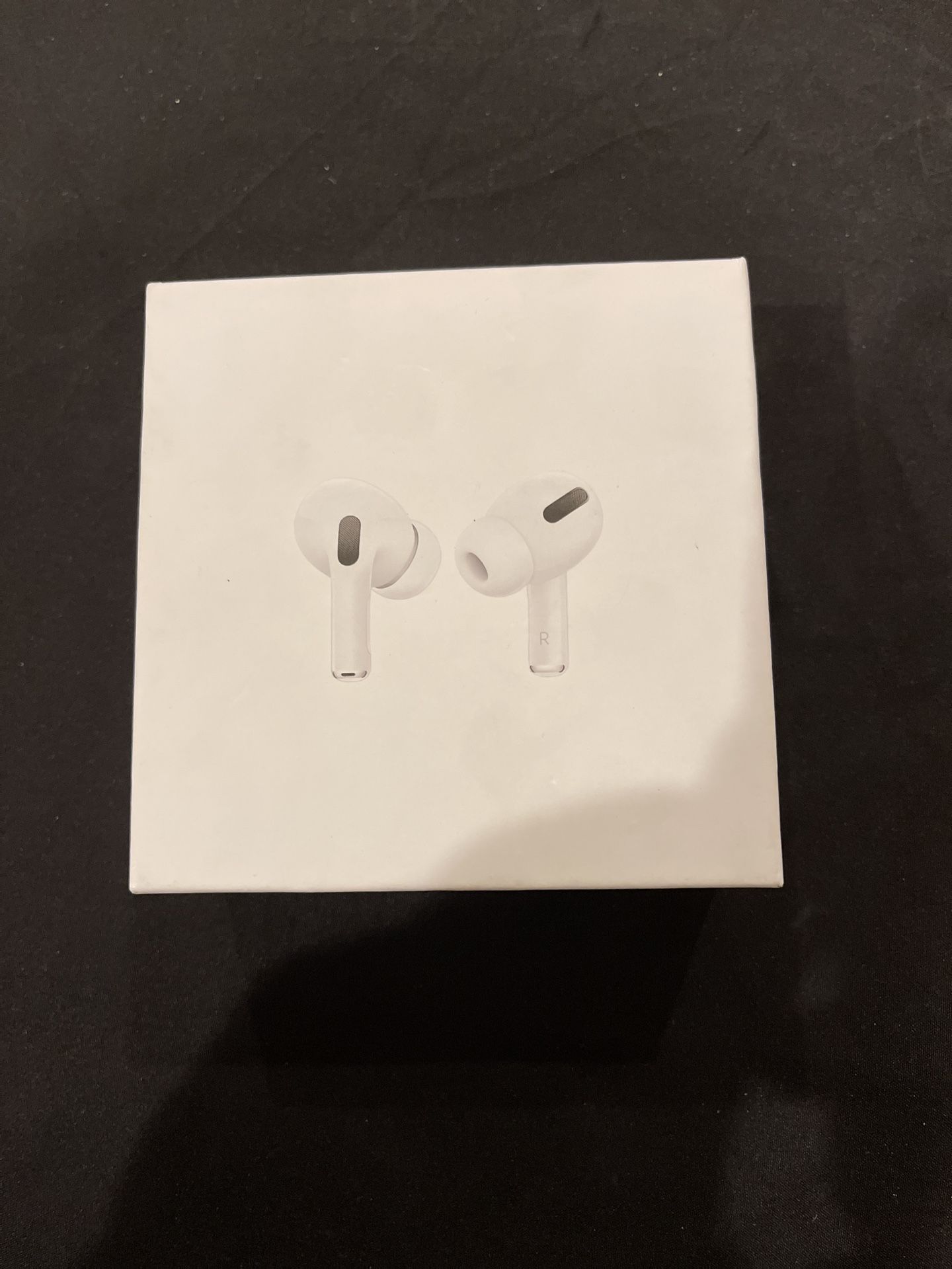 Apple AirPods Pro w/Charging Case
