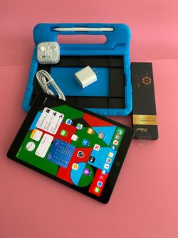 Apple IPad 8th Generation (10.2” Retina/ Latest iOS 26 / 2020 model) 32GB with kids case, Pen & Accessories