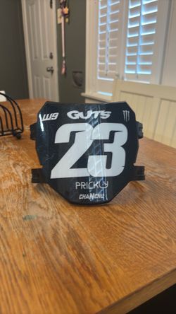 Odi plate with decal