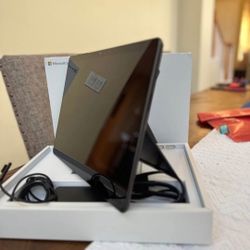 Surface Pro 9 - Intel i7 | 16GB RAM | 256GB SSD - Graphite 