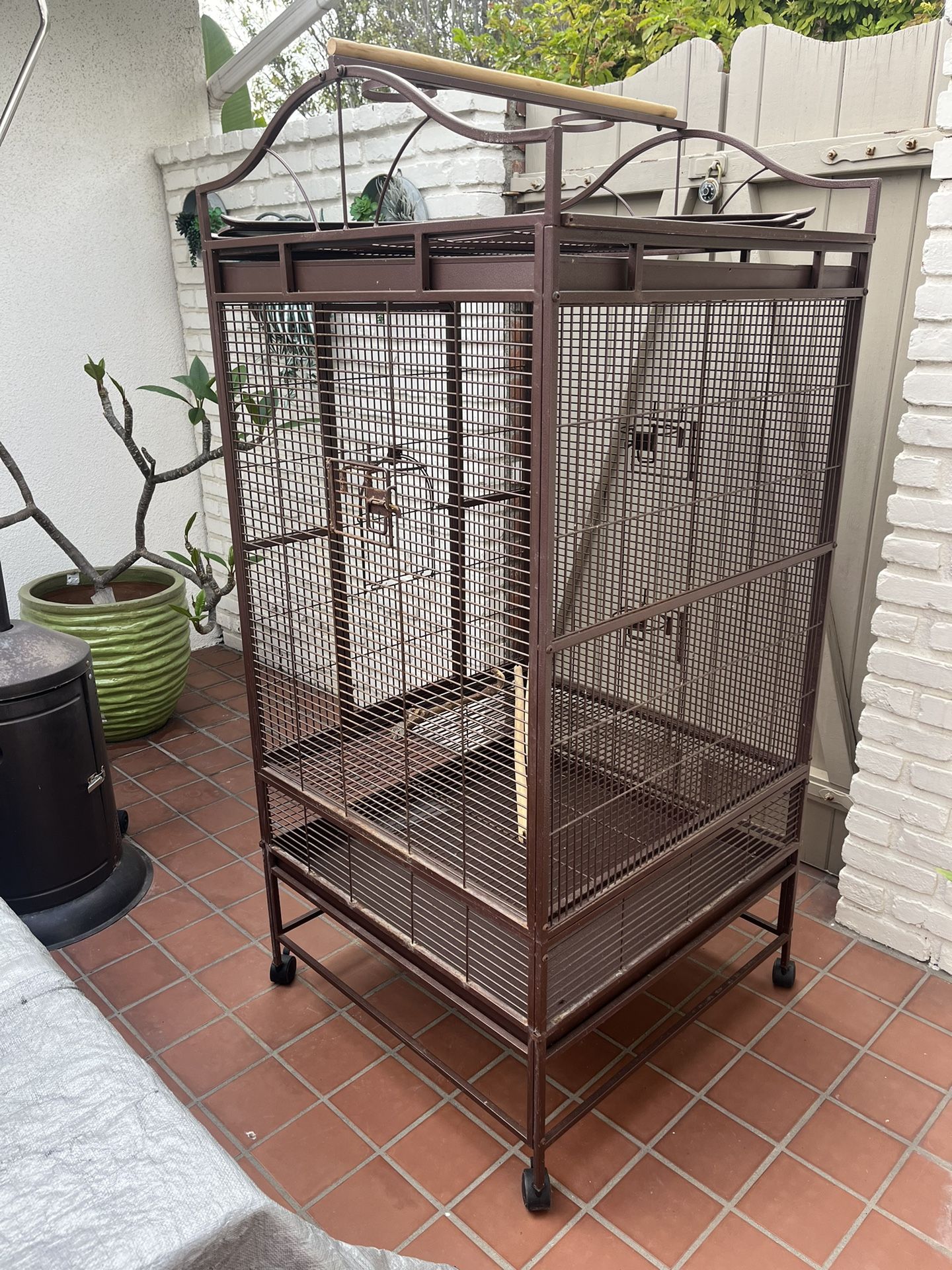 Big Bird Cage And Food