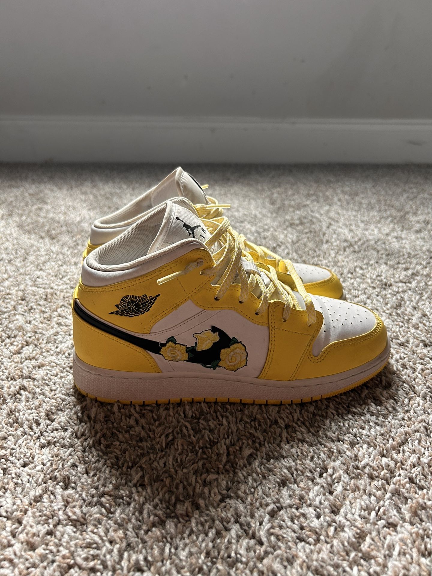 jordan 1 mid dynamic yellow floral GS