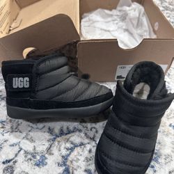 Black Toddler Uggs (Like New) Size 6