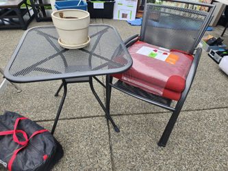 Outdoor table w/ 2 chairs and cushions