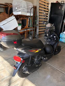 2024 Moped Scooter MAKE AN OFFER!,