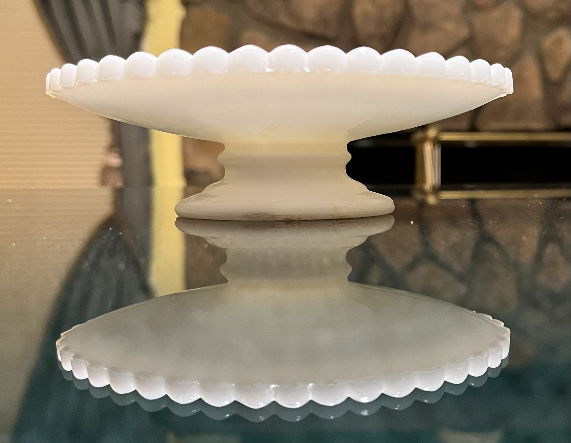 Avon White Milk Glass Pedestal Soap Dish Vintage 1970s Owl Design 5.5” Long