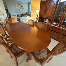 Dining Table w/Chairs