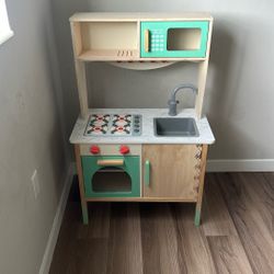 Toddler / Kids Wooden Play Kitchen