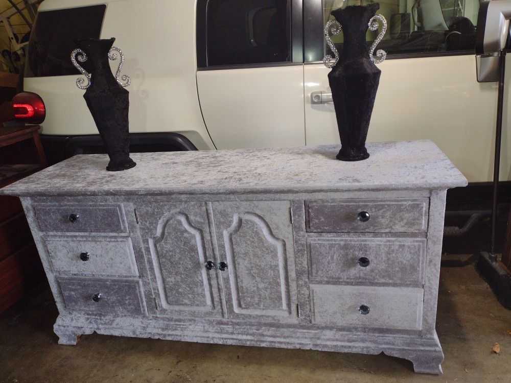 Gorg Gray Velvet Dresser  W/ 2 Matching Nightstands! Large Crystal Gray Pull Knobs $300 