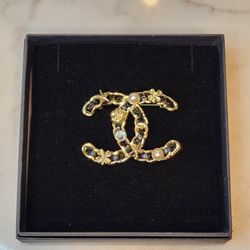 Beautiful New Brooch Includes Gift Box