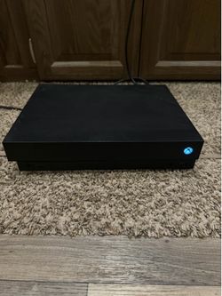 Xbox 1, 3 controllers. And a game