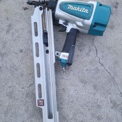 2 Makita Nail Guns 1 Freeman