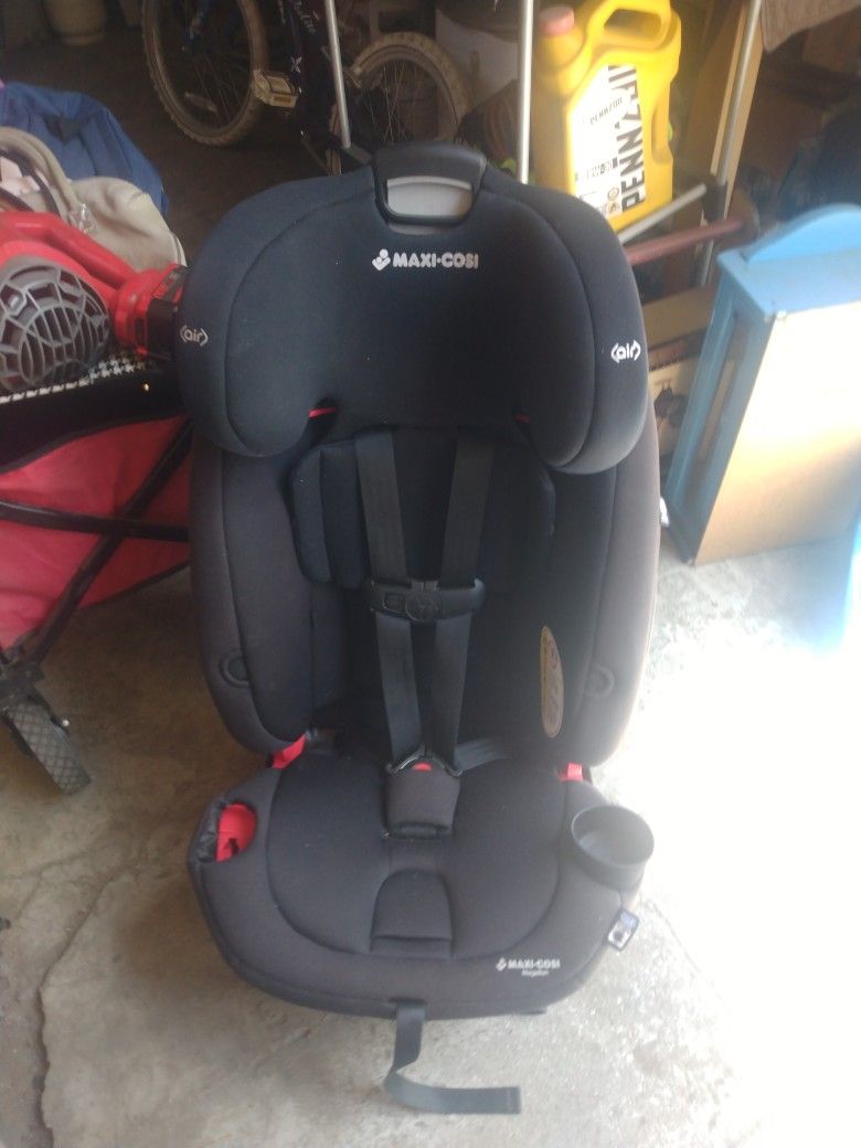 Car Seats
Magellan 5-in-1 Convertible Car Seat