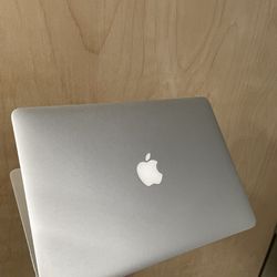 Apple MacBook Air 2017 ~ 128gb ~ Silver