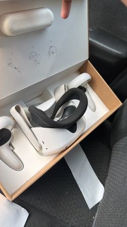 Meta Quest 2 VR Headset + Controllers – Great Condition