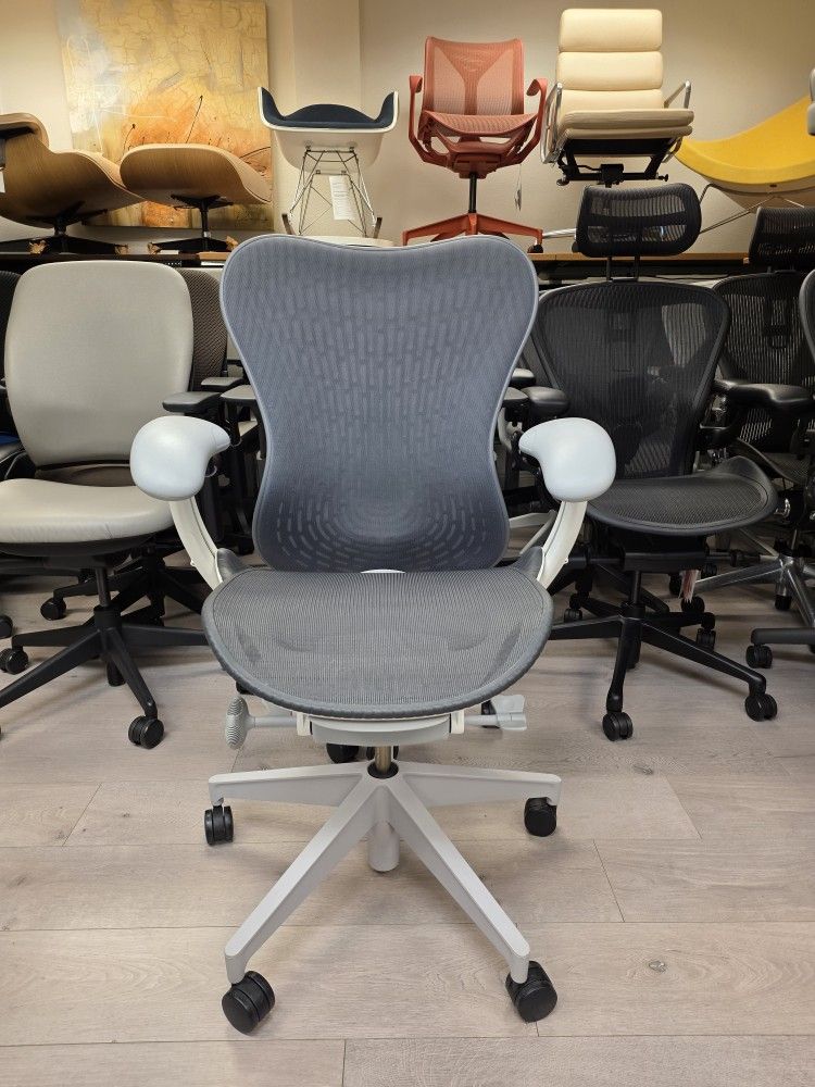 ☘️LIKE NEW!☘️HERMAN MILLER MIRRA 2 CHAIR FULLY LOADED WITH ALL OPTIONS INSTALLED RETAIL $1600 OUR PRICE ONLY $699 MANY AVAILABLE!  DELIVER-SHIP-PICKUP