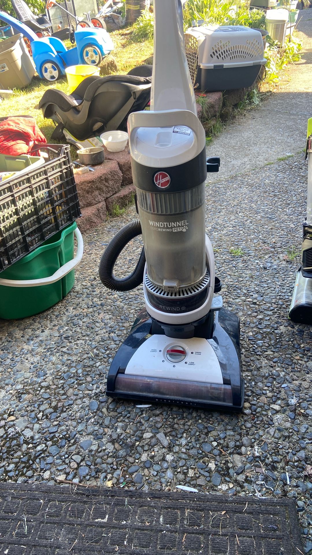 Hoover Vacuum Cord Self Rewind Works Very Good Just did Maintenance Price 25$. Pick Up. E. 72nd. and. Grandview. E. Tacoma