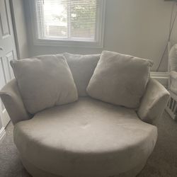 Cozy Oversized  Living room Chair - Like new!