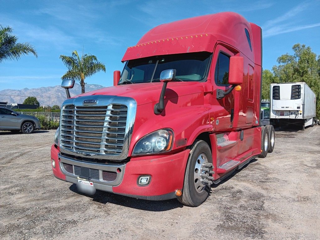Freightliner Cascadia Evolution i Sleeper Tractor Troque Camion
