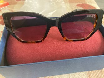 Woman’s Sunglasses