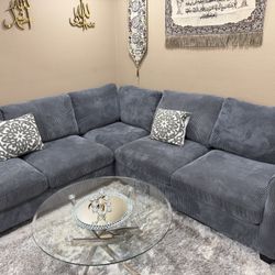 A Set Of 2 Sofas With 2 Ottoman 