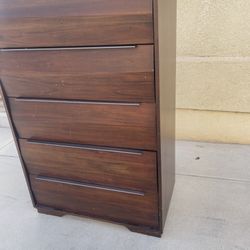 dresser In Good Condition All Drawers Work Excellent Brown Color