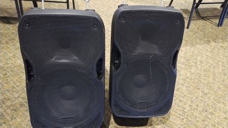 2 Alto Professional Amplified Speakers With Cable
