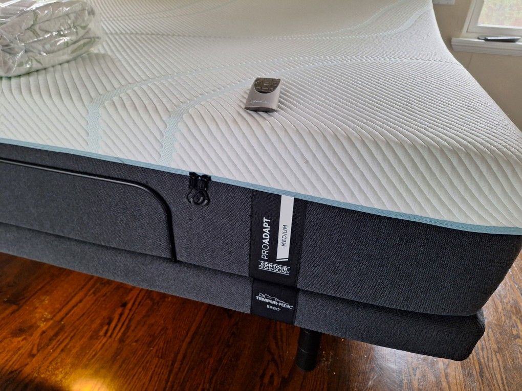 King Tempurpedic Tempurpedic Proadapt MEDIUM HYBRID Mattress with Ergo Adjustable Base for Sale