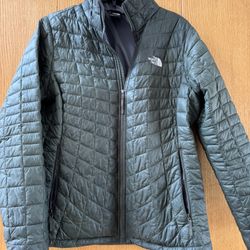 Women’s North Face Jacket - Size L
