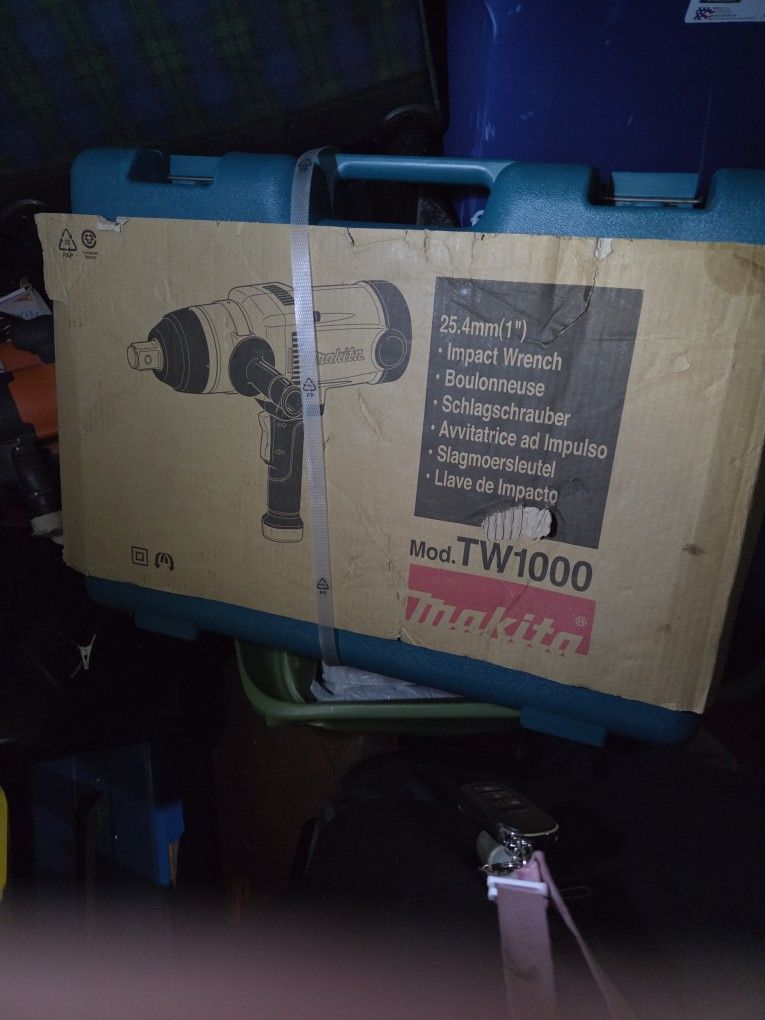Makita TW1000 1 Inch Impact Wrench