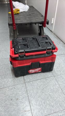 Milwaukee vacuum 18 volt