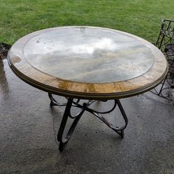 Free round table 