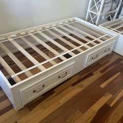 Pottery Barn Kids Belden Twin Size Bed