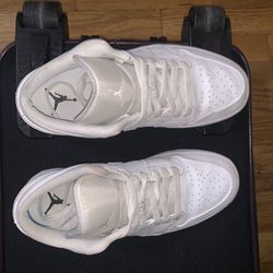 Nike Air Jordan 1 Retro Womens Size 8 White Athletic Shoes Sneakers AO9944-111