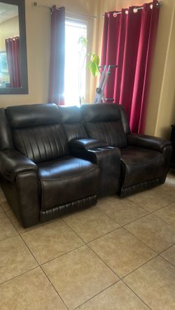 Reclining Loveseat with Console / sofa