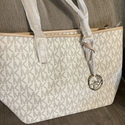 Michael Kors Wallet And Purse 